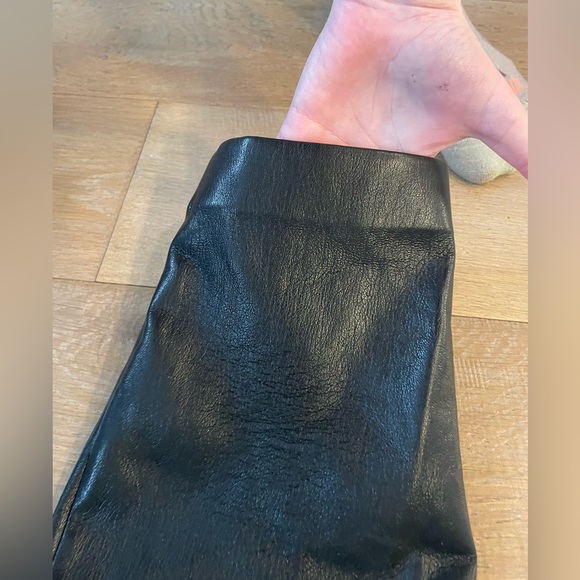 Aritzia Babaton Command Sold Out Aritzia Vegan Black Leather Pants Sz 4 - Picture 11 of 17
